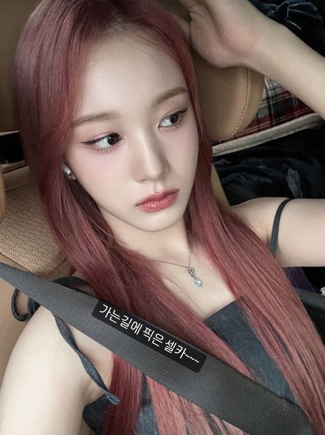 stayc j (jang.j_2) instagram story update J Stayc, Stayc J, Jang Yeeun, Tinted Glasses, It's Going Down, Pink Hair, Korean Girl, South Korean Girls, Kpop Girls