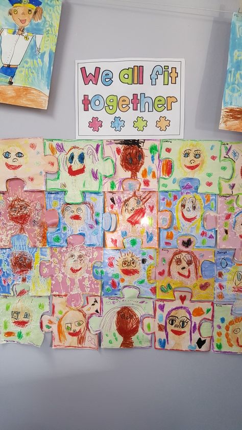 Preschool Art Friendship, Working Together Crafts Preschool, Friendship Art Ideas For Preschoolers, Love Art Preschool, Ece Arts And Crafts, Puzzle Craft Preschool, Racial Harmony Craft Preschool, Family Art Preschool For Kids, We Fit Together Puzzle