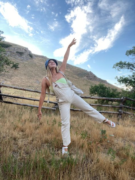 White overalls , platform teva outfit, bandeu , bucket hat, tote bag , hills in the background Platform Tevas Outfit, Teva Outfit Summer, White Platform Tevas, Platform Teva Outfit, Tevas Outfit Aesthetic, Tevas Outfit, Teva Outfit, Platform Tevas, Platform Teva