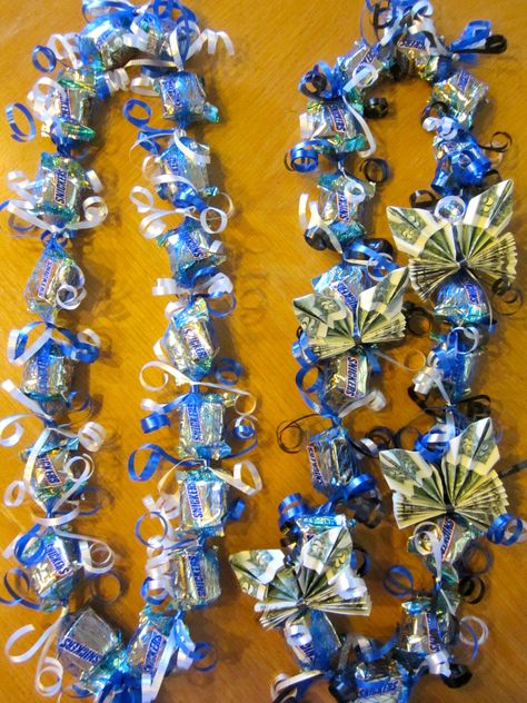 Snickers Candy Money Lei Candy Leis For Graduation, Graduation Candy Lei, Kindergarten Graduation Ideas, Candy Leis, Money Lei Diy, Graduation Leis Diy Ribbons, Lei Ideas, Graduation Leis Diy, Graduation Money Lei