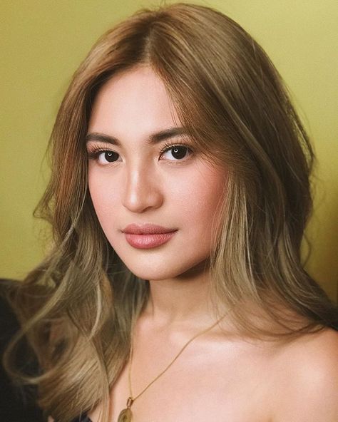 JULIE ANNE SAN JOSE on Instagram: “New color, who dis?” Julie Ann San Jose, Julie Anne San Jose, Pranks Pictures, Boyfriend Pranks, Badminton Court, Boyfriend Pranks Pictures, Lily Chee, Julie Ann, New Hair Colors