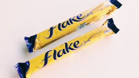 Cadbury's Flake chocolate bars don't melt and here's why Cadbury Flake, Nothing Makes Sense, Flake Chocolate, Mars Bar, Chocolate World, Chocolate Bars, Dairy Milk, Mind Blowing, Chocolate Bar