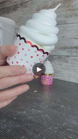 How To Make Fake Cupcakes For Display, How To Make Fake Cupcakes, How To Make Faux Cupcakes, Faux Christmas Cupcakes, Christmas Fake Bakes Diy, Fake Bake Ideas, Fake Cupcakes Diy, Fake Cake Diy, Cupcake Diy