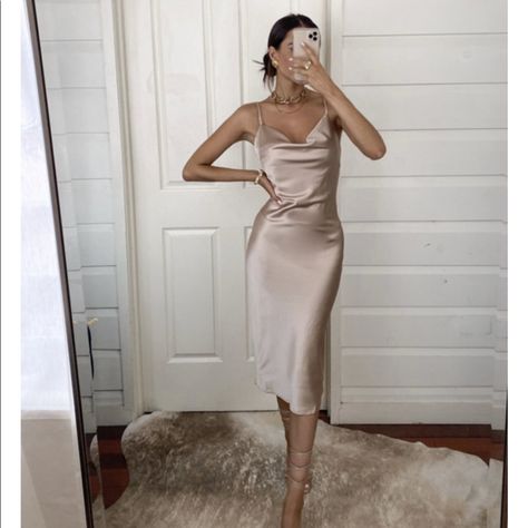 Size 2 (Fits Xs/S Best) Straps Adjustable Brand New With Tags Champagne Satin Dress, Engagement Party Outfit, Engagement Party Dresses, Luxurious Dresses, Champagne Dress, Beige Dresses, Silk Midi Dress, Cowl Neckline, Satin Slip Dress