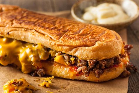 Chopped Cheese Sandwich, Hoagie Sandwiches, Ground Beef Breakfast, Loose Meat, Beef Sandwich Recipes, Loose Meat Sandwiches, Roast Beef Sandwich, Chopped Cheese, Bbq Bacon