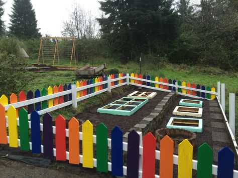 Rainbow Fence, Preschool Garden, Backyard Ideas For Small Yards, Backyard Garden Diy, Backyard Kids Play Area, Plastic Bottle Art, Rainbow Garden, Outside Play, Sensory Garden