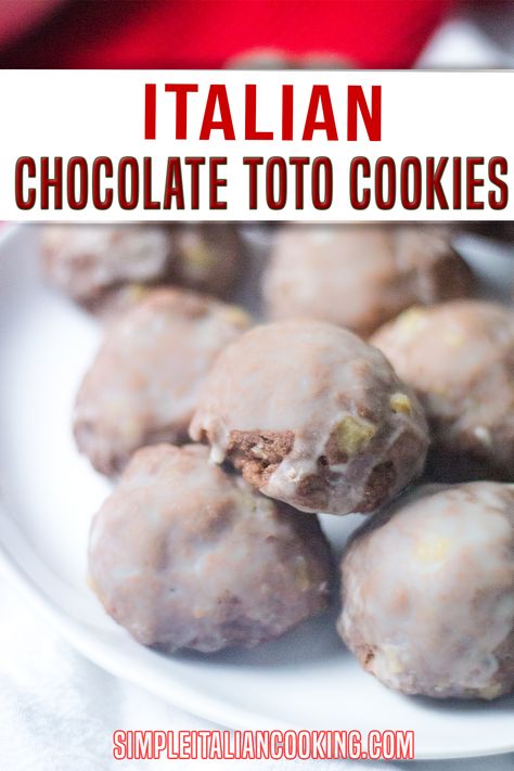 Italian Chocolate Balls, Italian Chocolate Toto Cookies, Italian Theme Desserts, Toto Cookies Italian, Italian Chocolate Spice Cookies, Chocolate Italian Cookies, Easy Italian Cookies, Italian Meatball Cookies, Italian Chocolate Cookies