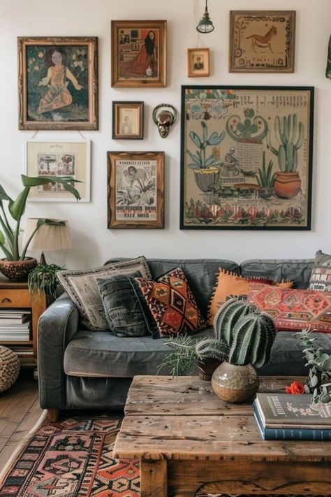 Den Family Room Ideas, Mismatch Furniture In Living Room, 1979 Home Decor, Transitional Living Room Decor Ideas, Traditional Living Room Decor, Boho Homes, Interior Design Per La Casa, Boho Trends, Eclectic Living Room