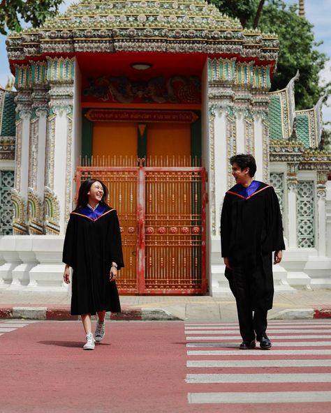 Couple Graduation Photoshoot, Grad Photos Couple, Convocation Photography, Pre Convo, Sing Harit, Graduation Couple, Couple Graduation Pictures, Couple Graduation, College Graduation Pictures Poses