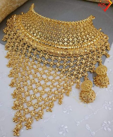 Bangali Gold Necklace, Gold Choker Necklace Indian Bridal, Gold Necklace Set Bridal, Wedding Jewellery Designs, Unique Gold Jewelry Designs, Gold Jewels Design, Bridal Necklace Designs, Gold Jewelry Outfits, Fancy Jewelry Necklace