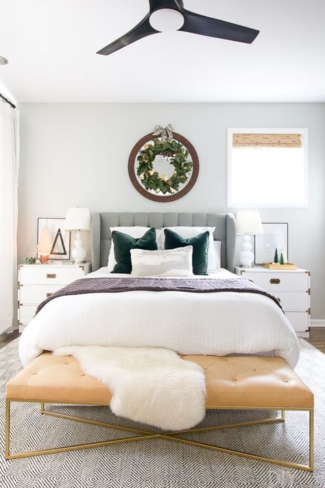 Easy decor swaps to decorate your bedroom for the holidays. Tips to decorate your bedroom for the holidays. You don't need tons of decorations to make your bedroom feel magical for Christmas. Add a wreath, a few decorations on the nightstand, and a cozy throw blanket and you're good to go! #bedroom #holidaybedroom #Christmas #holidaydecor #homestyling Time Organization, Tidy Tips, Organize Clutter, House Manager, Perfect Grey Paint, Farmhouse Bedrooms, Tidy House, Cleaning Inspiration, Decorating 101