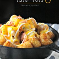 Loaded Cheesy Tater Tots - Family Fresh Meals Taco Meals, Tot Nachos, Cheesy Tater Tots, Loaded Tater Tots, Tater Tot Recipes, Fresh Meals, Family Fresh Meals, Salad Pasta, Tater Tots