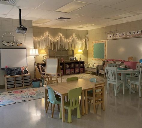 Calming Classroom, Classroom Setup Elementary, Teaching Classroom Decor, Flexible Seating Classroom, Elementary Classroom Themes, Calm Classroom, Teachers Room, Classroom Goals, Classroom Seating