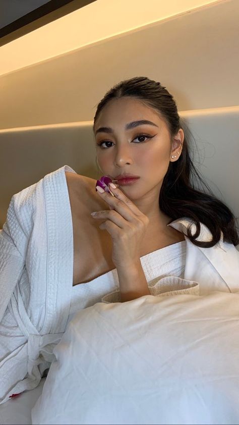 Stories • Instagram Nadine Lustre Makeup, Lady Luster, Nadine Lustre, Cute Makeup Looks, Asia Girl, Cute Makeup, Ig Story, Stories Instagram, Makeup Inspiration