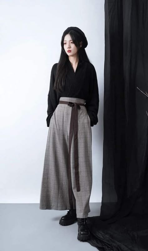 Modern Kimono Fashion, Samurai Fashion, Outfits For Japan, Kimono Modern, Japan Dress, Modern Kimono, Fashion Aesthetics, Asian Outfits, Modest Fashion Outfits