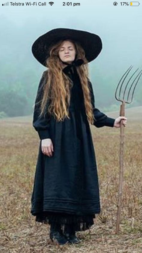 Witch Trials Aesthetic, Salem Witch Trials Aesthetic, Trial Aesthetic, Trials Aesthetic, Folk Goth, Bog Witch, Witch Style, Witchy Style, Minimalist Clothing