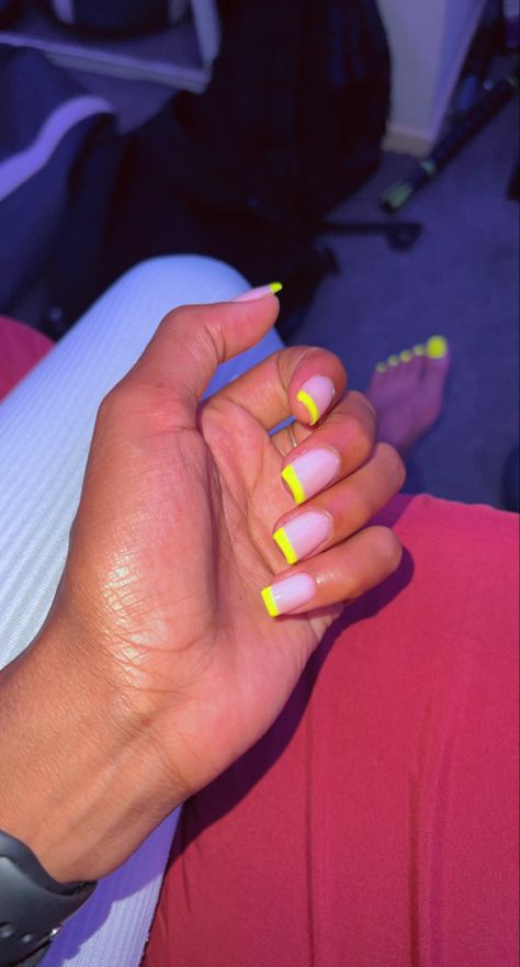 Bright Yellow Tip Nails, Neon Yellow Acrylic Nails Short, White Nails With Neon Tips, Bright Summer Nails Designs Neon French Tips, White And Neon Yellow Nails, Neon French Manicure Short Nails, Neon Yellow Dip Nails, Neon French Tip Nails Coffin, Neon Nails Tips