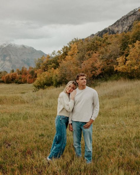 🍁Fall is my favorite season 🍁 Fall engagements, utah wedding photographer, utah engagement photographer, utah mountains, 2025 Brides, rocky mountain bride, utah valley bride, arizona engagement photographer, arizona wedding photographer Fall Casual Engagement Photos, Thanksgiving Pictures Couples, Engagement Photos November, Fall Picture Outfits For Couples, November Engagement Photos, November Engagement Pictures Outfit, November Engagement Pictures, Casual Engagement Pictures Outfits, Fall Picture Outfits