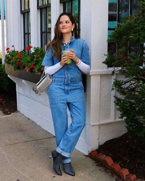 Fall is for denim 💙✨ Chambray button-downs, jeans, denim coveralls – you name it, I’ll wear it. I got this jumpsuit last year and, at the time, it was perfect for my postpartum body and for easily nursing Ashton. Today, it’s one of my favorite pieces! It’s relaxed, easy, comfortable, and versatile. I’ve dressed it up with different outerwear, played with layering and accessories, and styled it with various shoes. It’s truly a chameleon, and the details of this look are just 🤌🏼 📸: @danielharpe... Denim Coverall, Postpartum Body, B Fashion, Perfect For Me, Name It, Postpartum, Jeans Denim, Mtv, I Got This