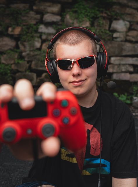 Gamer Senior Pictures Photo Ideas, Senior Picture Ideas For Guys Video Games, Video Game Senior Pictures Photo Ideas, Gaming Senior Pictures Photo Ideas, Senior Pics For Gamers, Senior Pictures Video Games, Lego Senior Pictures, Robotic Photoshoot, Gaming Photoshoot Ideas