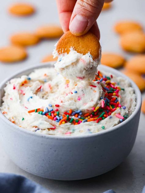 Dunkaroo Dip Cookie Dipping Sauce, Brownie Batter Dip Recipe, Cake Mix Dip, Dip Cookies, Dunkaroo Dip, Brownie Batter Dip, Sweet Dip, Cake Batter Dip, Cream Cheese Fruit Dip