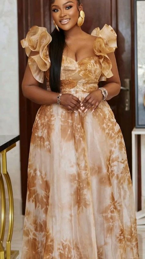 Organza Styles For Ladies, Pretty Lace Dresses, African Wedding Attire, Classy Gowns, Chic Dress Classy, Best African Dresses, Girls Dress Outfits, Church Fashion, African Print Dress Designs