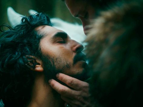 the green knight (2021) - gawain + the lord Dev Patel Gif, Unconventionally Attractive People, Daena Targaryen, The Green Knight, Dev Patel, Green Knight, Underworld, Pretty Men, Drawing People