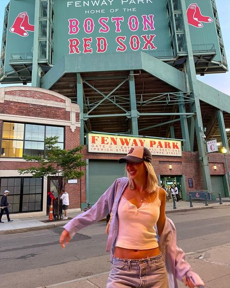 Baseball Game Aesthetic, Massachusetts Aesthetic, Boston Pictures, Boston Aesthetic, Boston Outfits, Game Aesthetic, Moving To Boston, Boston Fashion, Living In Boston