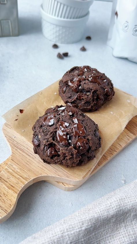 Double Chocolate High Protein Cookies (Single Serve) | Riri's Recipes Protein Cookies Healthy, Protein Sugar Cookies, Chocolate Protein Cookies, High Protein Cookie, Health Cookies, Healthier Cookies, Protein Powder Cookies, Protein Cookie Recipes, Vegan High Protein