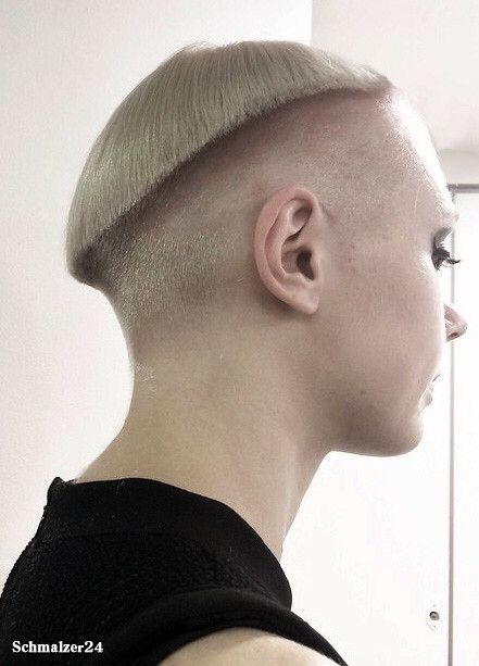 Helmet Haircut, Undercut Sidecut, Bald Haircut, Extreme Hairstyles, Androgynous Haircut, Bowl Haircuts, The Language Of Flowers, Shaved Undercut, Hair Undercut