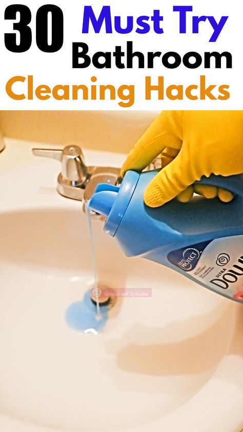 Cleaning your bathroom can be much esier if you get to know these tips and tricks. Check out these 30 bathroom cleaning hacks and make your bathroom sparkle AND SMELL AWESOME! Lady Tips, Unusual Bathrooms, Girl Hacks, Bathroom Hacks, Homemade Stuff, Cleaning Lady, Diy Cleaning Hacks, Bathroom Cleaning Hacks, Cleaning Day