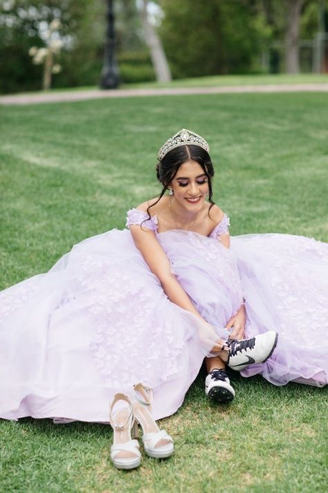 Quince Outdoor Pictures, Quince Soccer Pictures, Quince Foto Shoot Ideas, Garden Quinceanera Photoshoot, Quince Photoshoot Ideas Photography, Quincera Photo Ideas, Outdoor Quince Photoshoot, Soccer Quinceanera Pictures, Fun Quince Pictures