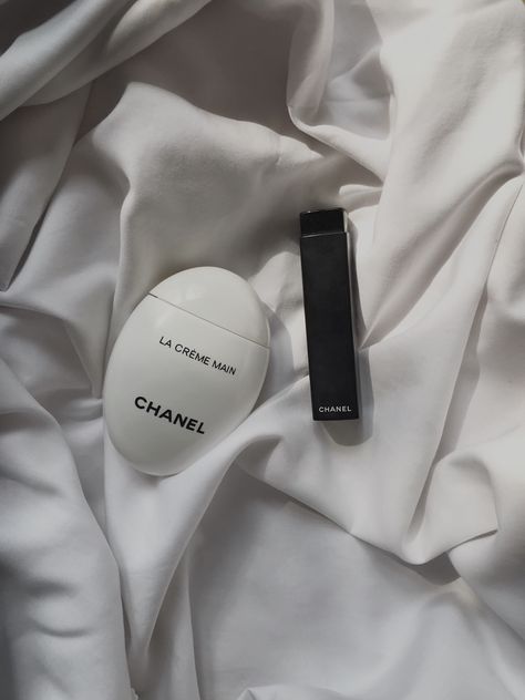 Chanel Creme, Beauty Shelf, Chanel Aesthetic, Ig Aesthetic, Instagram Plan, Reference Board, Classy Aesthetic, Cosmetics Bag, Success Motivation