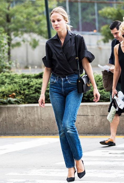 Black Shirt Outfits, High Waisted Jeans Outfit, Elin Kling, Looks Jeans, Denim Inspiration, Moda Jeans, Spring Look, Outfit Jeans, Stil Inspiration