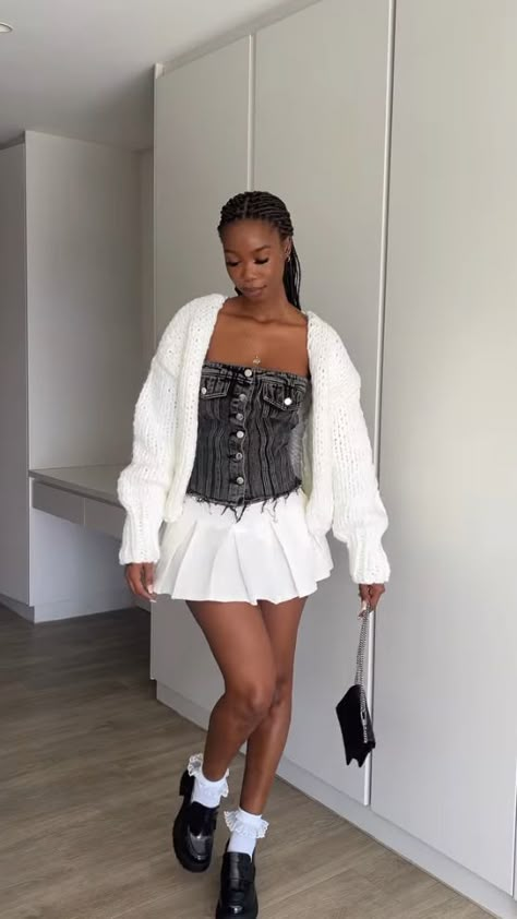 White Knit Shorts Outfit, Ruffle Skirt Outfit Black Women, Colorful Party Outfit, Atl Fits, Skirt Outfit Black Women, Street Style Outfits Casual, White Skirt Outfits, Outfit Black Women, Cute Professional Outfits