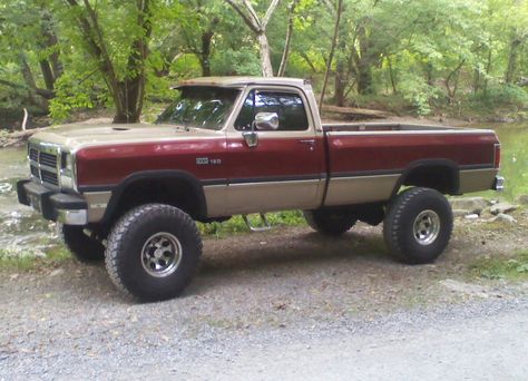 Beat Up Pickup Truck, Dodge 300, Jeep Usa, Cummins Diesel Trucks, 1st Gen Cummins, Dodge Cummins Diesel, American Muscle Cars Dodge, Dodge Pickup Trucks, Cummins Turbo Diesel