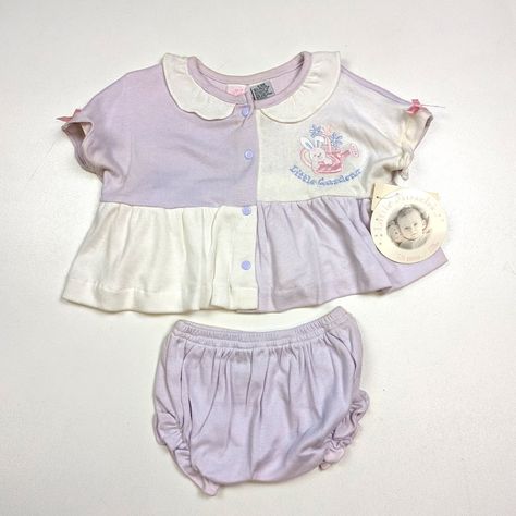 Condition: Brand New With Tags; Lots Of Stains On The Front That Haven't Been Treated Vintage Little Miracles Lavender Baby Outfit. Size 3-6m Flat Measurements: Pit-Pit: 13" Shoulder To Hem: 11" Waist: 7" 4.1 Oz (O) 90s Baby Clothes, Sailor Baby, Vintage Baby Boys, Vintage Toddler, Vintage Baby Girl, Bear Outfits, Baseball Outfit, Floral Print Rompers, Baby Outfit