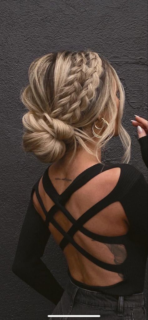 Braided Ponytail Hairstyles Bridesmaid, Side Hair Formal, Texas Hairstyles Big, Beautiful Prom Hairstyles, Low Hairdo For Wedding, Long Hairstyles For Engagement Pictures, Thick Hair Prom Hairstyles, Updos For Long Hair With Braids, Prom Updos For Long Hair Braided