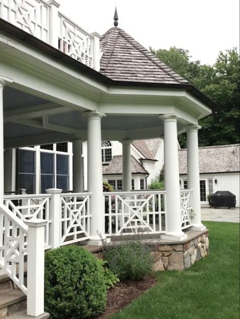 Find the best looking exterior house paint colors. Porch Railing Designs, Back Porch Designs, Deck Railing Design, Porch Addition, Pole Buildings, Casa Country, Porch Railing, Diy Deck, Railing Design