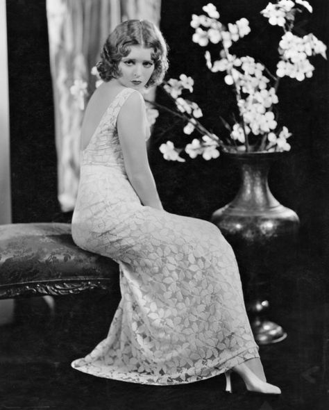 Clara Bow Clara Bow, Joan Crawford, Old Hollywood Glamour, Silent Film, Feminine Beauty, Vintage Glamour, Vintage Hollywood, Hollywood Glamour, Portrait Photo