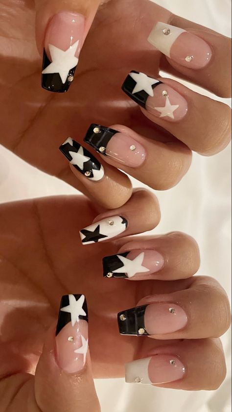 Black And White Star Nails, White Star Nails, Soft Grunge Nails, Taylor Swift Nails, Teen Nails, Multicolored Nails, Grunge Nails, Glow Nails, Pretty Gel Nails