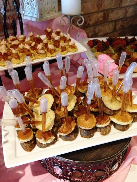 Mini Sausage bites topped with mini pancakes with a pipette filled with maple syrup! This is such a fun play on a classic breakfast meal!  www.twofatmencatering.com Pipette Food Ideas, Pipettes Appetizers, Mini Pipette Desserts, Dessert Pipette, Mini Pancake Skewers, French Toast Sticks Shooters, Shots In Syringes Parties, Mini Pancake Skewers Brunch Ideas, Catering Stations