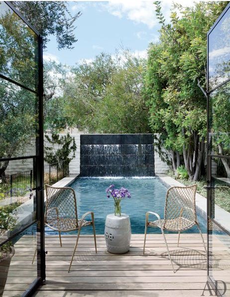 This pool waiting just outside your doors? In our dreams! Celebrities Houses, Pool And Patio, Moderne Pools, Small Terrace, Reflecting Pool, Modern Pools, Dream Pools, Water Walls, Pool Design