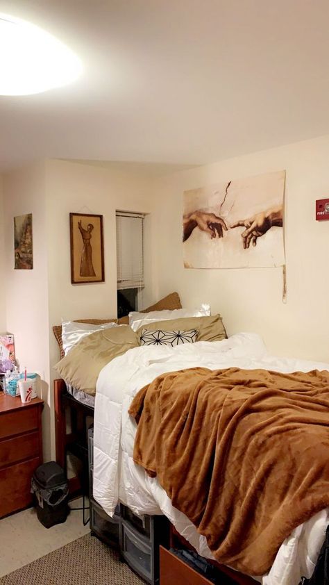 College Dorm Room Ideas Aesthetic Brown, Brown Dorm Aesthetic, Brown Aesthetic Dorm Room, Brown And White Dorm Room, Brown Dorm Room Aesthetic, Brown College Dorm, Dorm Room Ideas Brown, Brown Dorm Room Ideas, Dorm Inspo Minimalist