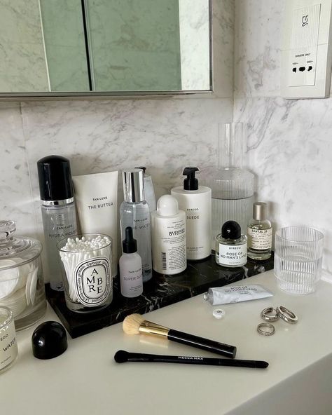 Skincare Cabinet Aesthetic, Bathroom Sink Ideas Decor, Girl Essentials Aesthetic, Cb2 Bathroom, Nyc It Girl Aesthetic, Uptown Girl Aesthetic, Nyc It Girl, Aesthetic Espresso, Green Juice Girl