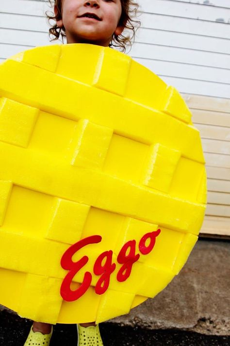 how to make a waffle costume DIY Eggo Costume - see kate sew Waffle Costume Diy, Eggo Waffle Costume, Halloween Costume Eleven, Waffle Costume, Diy Waffles, Eggo Waffle, Food Halloween Costumes, Halloween Teaching, Eggo Waffles