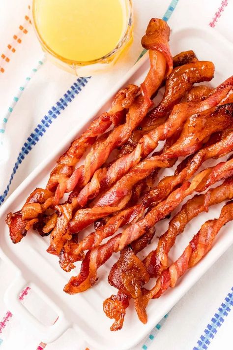 Twisted Bacon (Popular TikTok Recipe) 3 Twisted Bacon, Bacon Dishes, Oven Baked Bacon, Bacon Mac And Cheese, Bacon In The Oven, How To Make Bacon, Cooking Bacon, Baked Bacon, Best Bacon