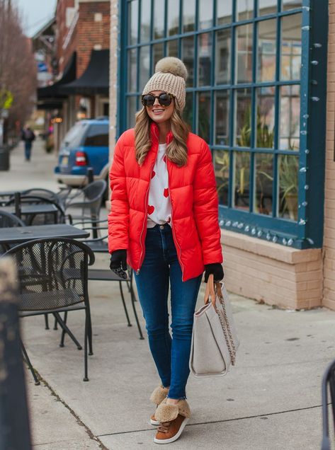 Red Puffer Coat Outfit, Red Puffer Jacket Outfit, Long Puffer Jacket Outfit, Red Jacket Outfit, Snow Jackets Women, Puffer Coat Outfit, Winter Coat Trends, Red Puffer Coat, Cold Outfit