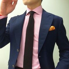 Salmon ! Pink Shirt Men, Navy Suits, A Man In A Suit, Suit Combinations, Man In A Suit, Mens Fashion Magazine, Navy Blue Suit, Mens Fashion Blog, Best Mens Fashion