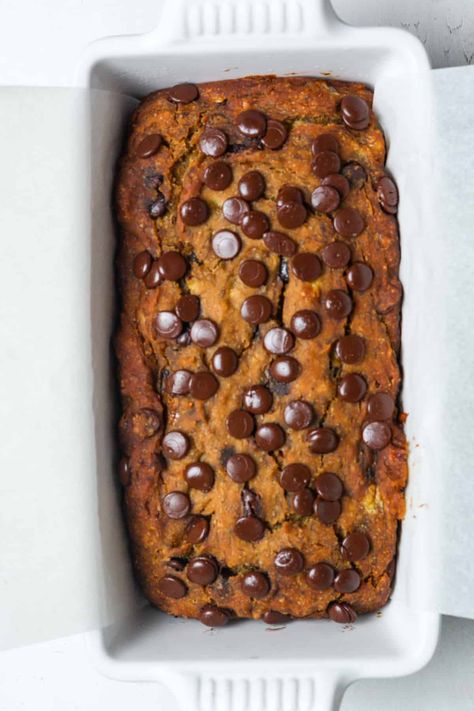 Vegan Chocolate Chip Banana Bread - Organically Addison Vegan Chocolate Chip Banana Bread, Organically Addison, Vegan Breakfast Ideas, Best Vegan Breakfast, Great Vegan Recipes, No Rise Bread, Gluten Free Banana Bread, Chocolate Chip Banana, Vegan Banana Bread